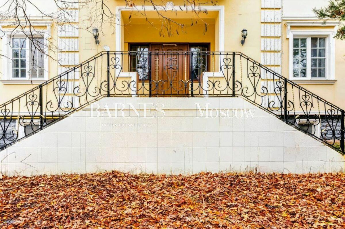 2-этажный коттедж 1 018 м² без отделки