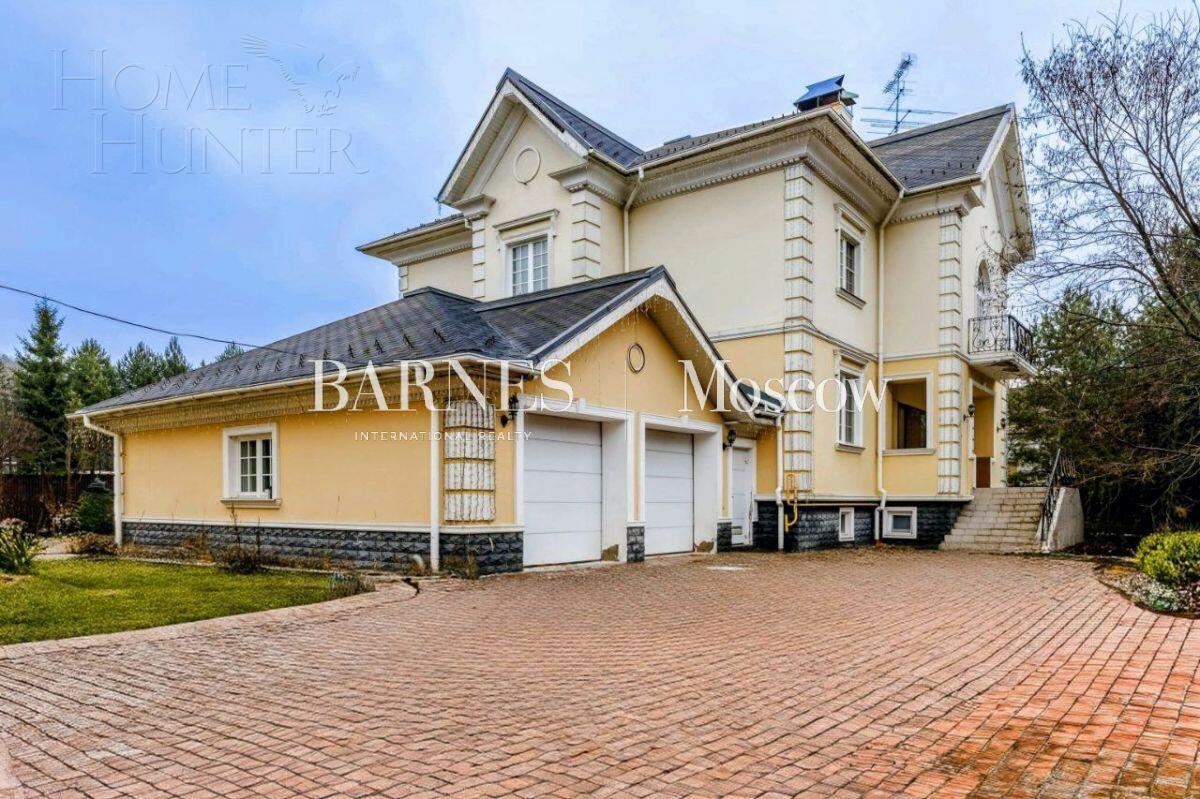 2-этажный коттедж 1 018 м² без отделки