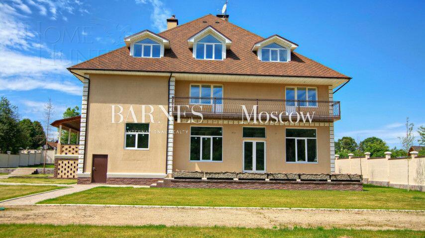 2-этажный коттедж 1 000 м² с отделкой