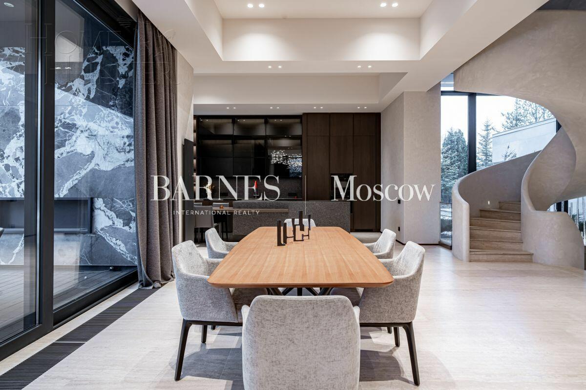 2-этажный коттедж 663 м² с отделкой