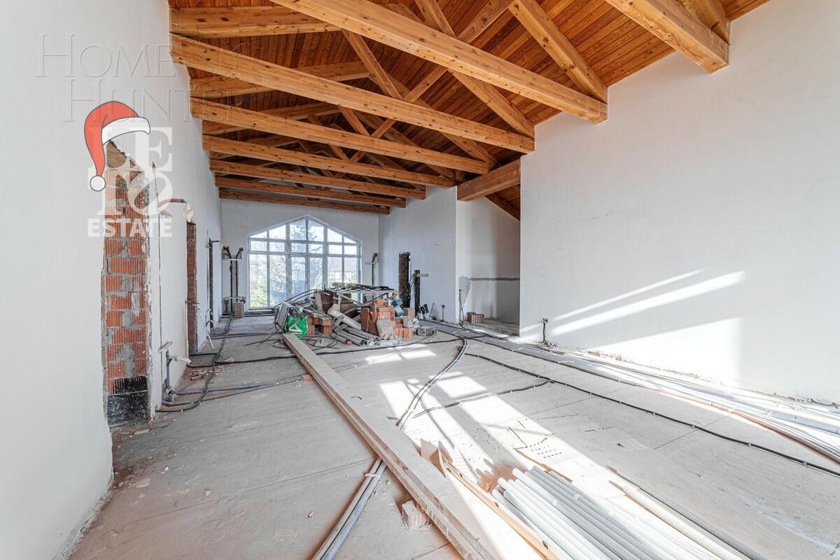 3-этажный коттедж 690 м² без отделки