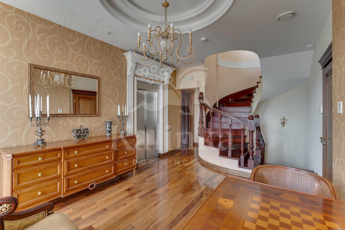 3-этажный коттедж 553 м² с отделкой