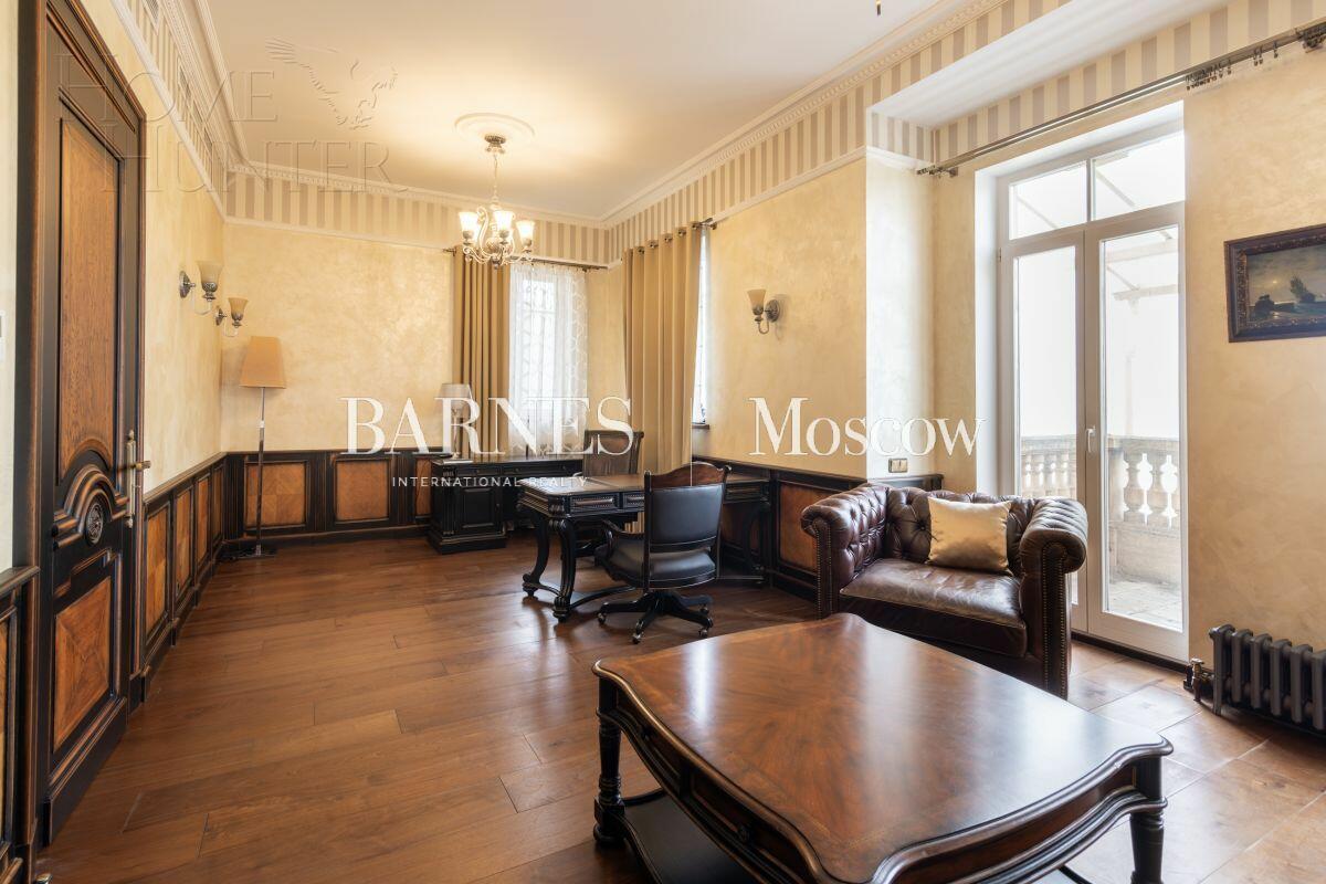 3-этажный таунхаус 395 м² с отделкой