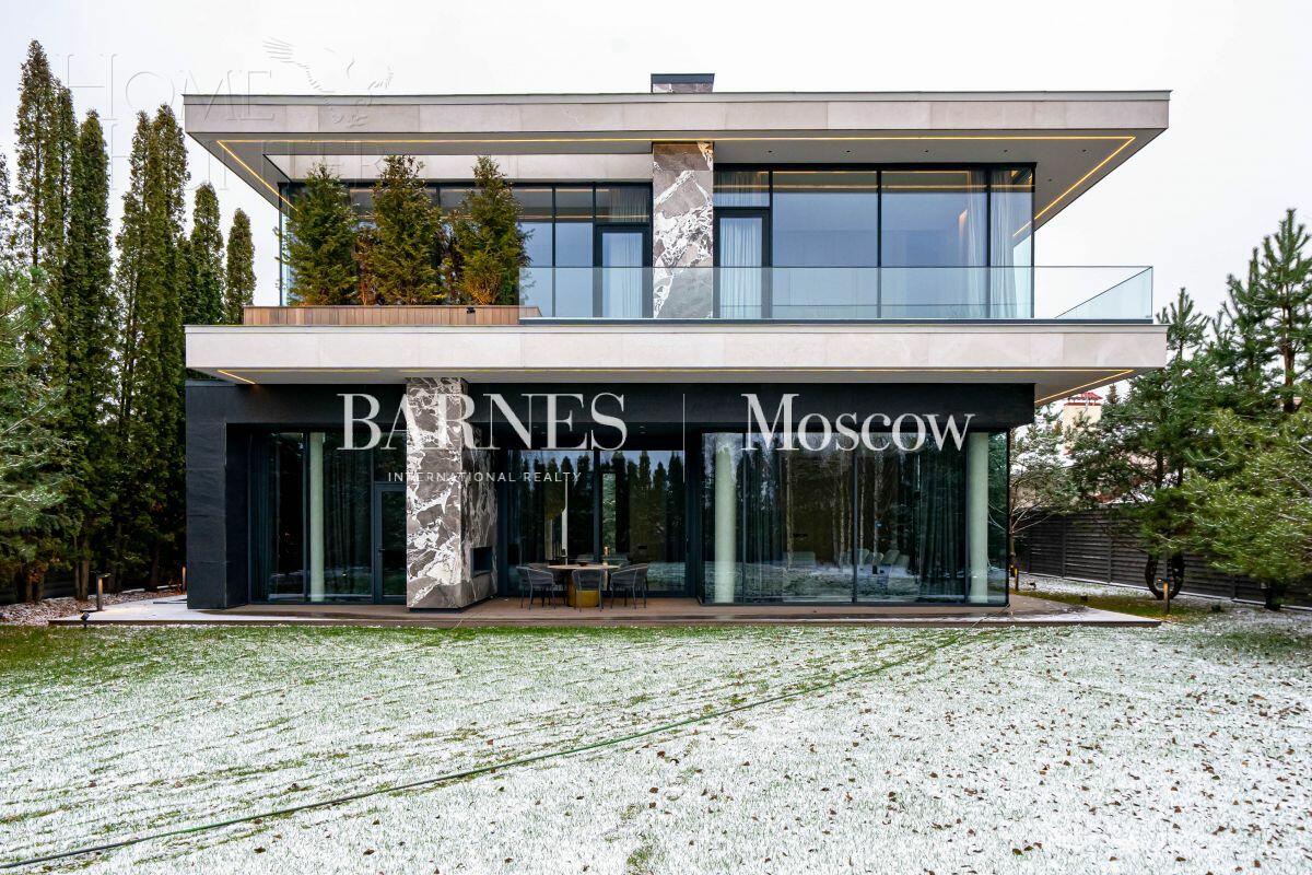 2-этажный коттедж 663 м² с отделкой