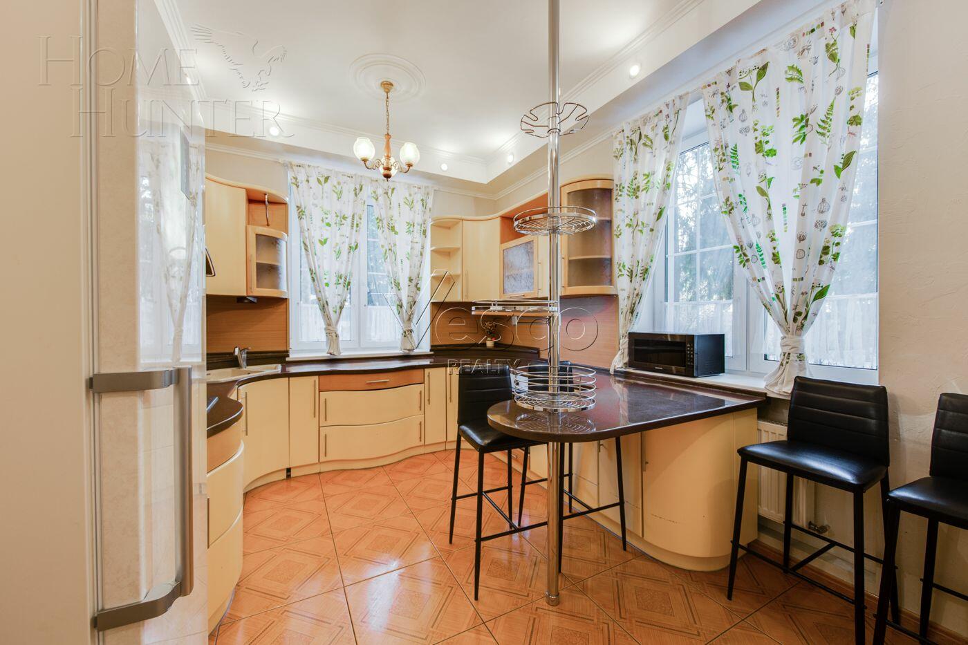 2-этажный коттедж 350 м² с отделкой