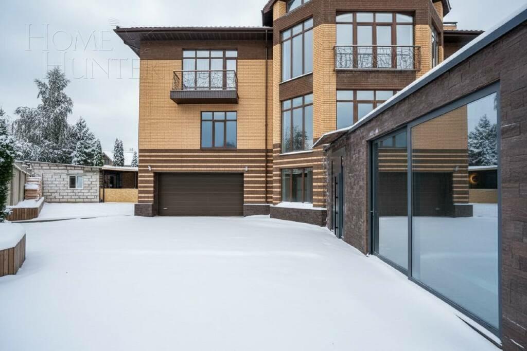 3-этажный коттедж 1 141 м² с отделкой