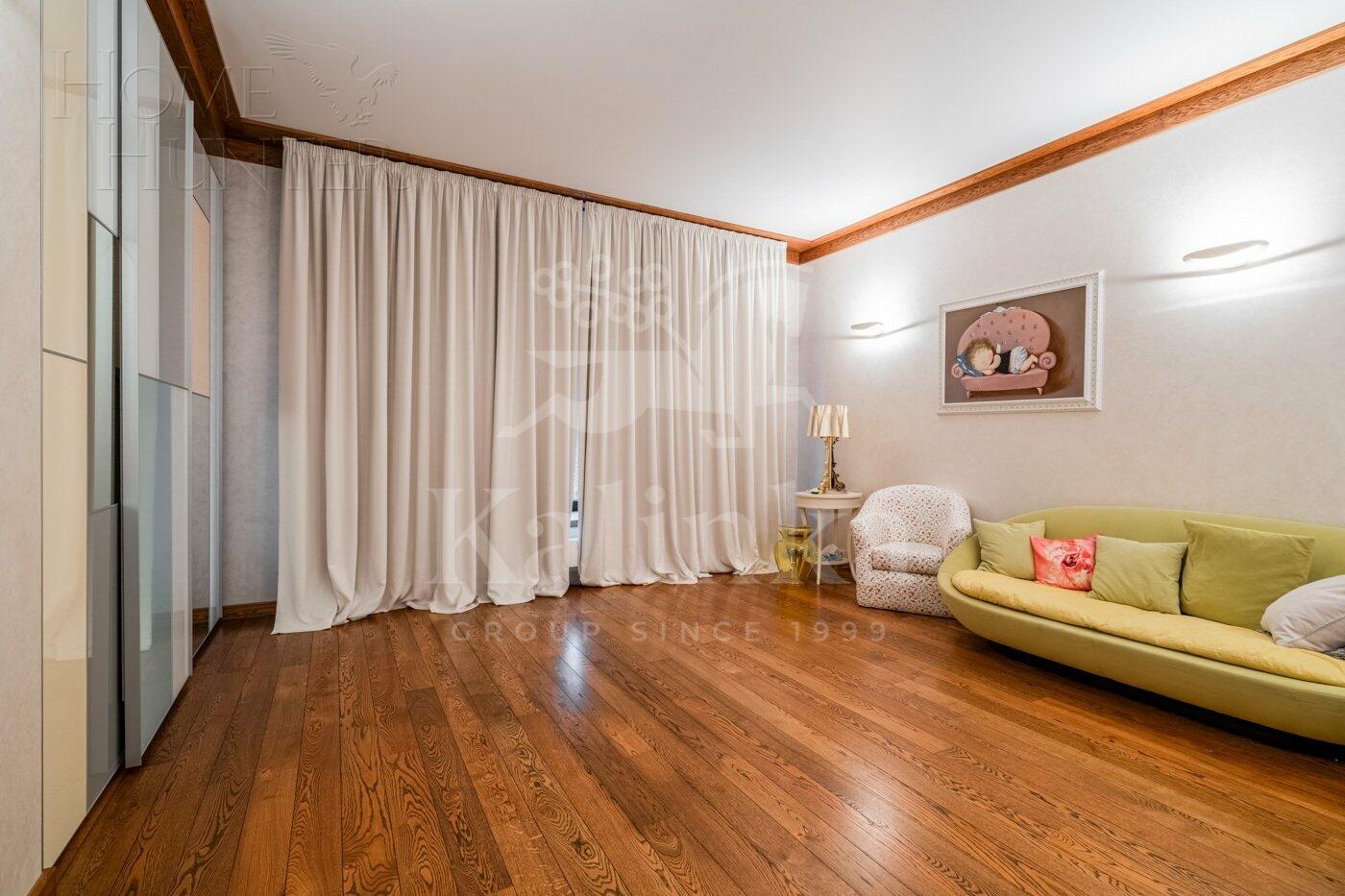 3-этажный коттедж 1 357.9 м² с отделкой