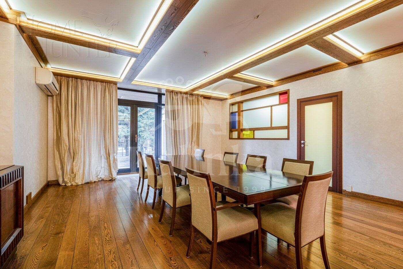 3-этажный коттедж 1 357.9 м² с отделкой