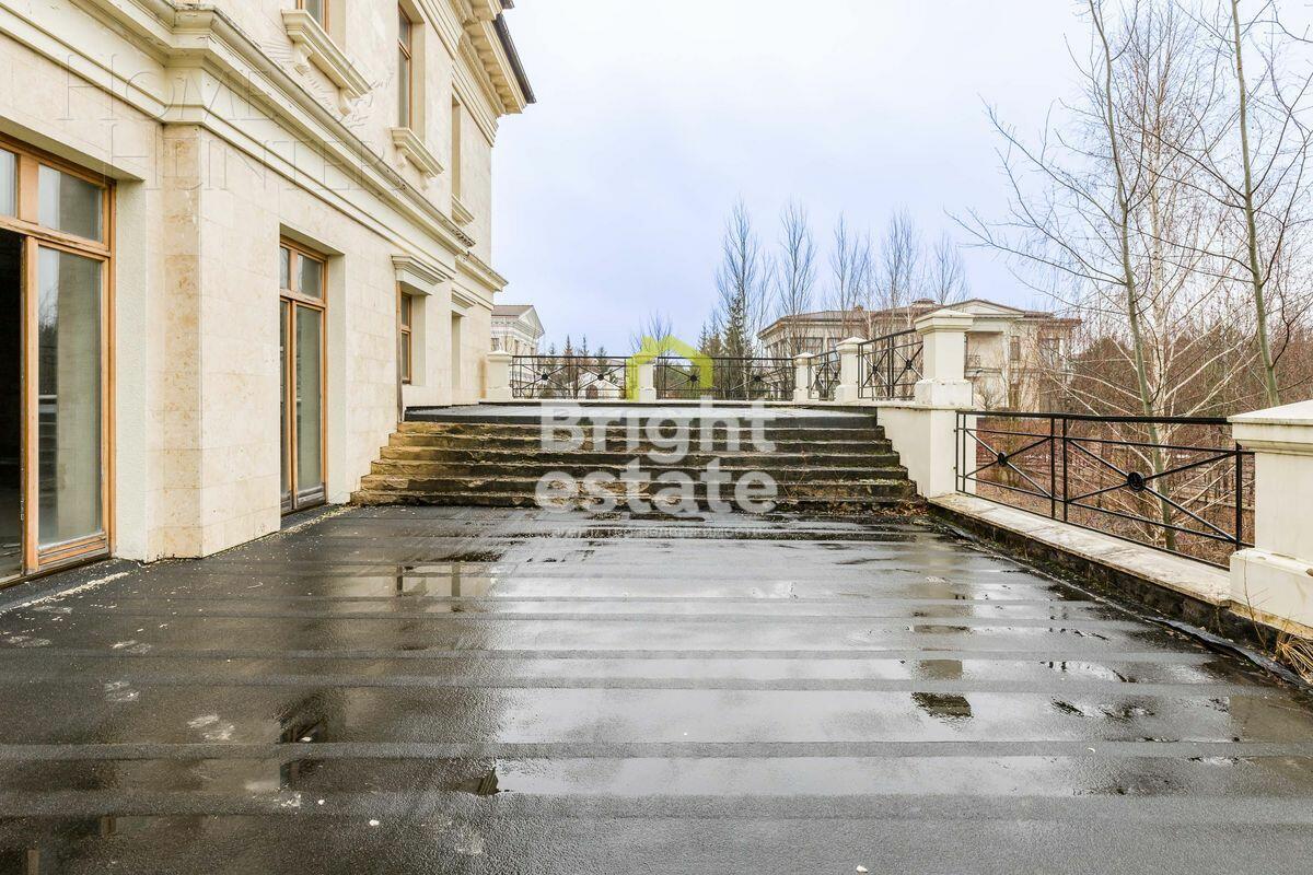 2-этажный коттедж 688 м² без отделки