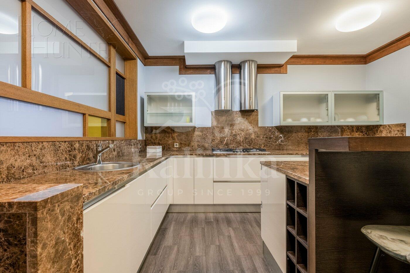 3-этажный коттедж 1 357.9 м² с отделкой