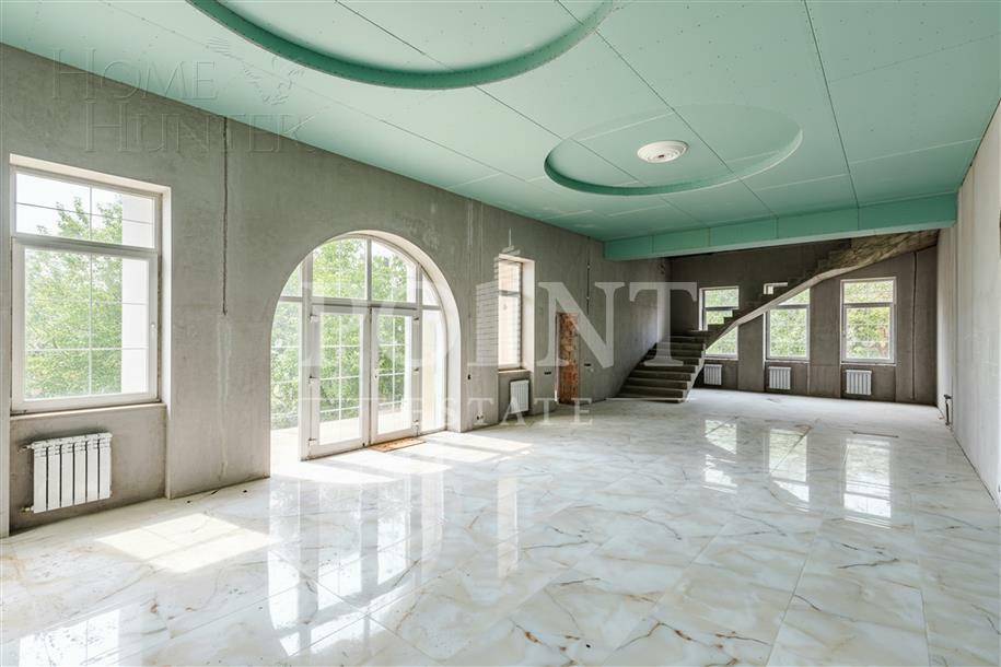 КОТТЕДЖ 1 018 м² с отделкой