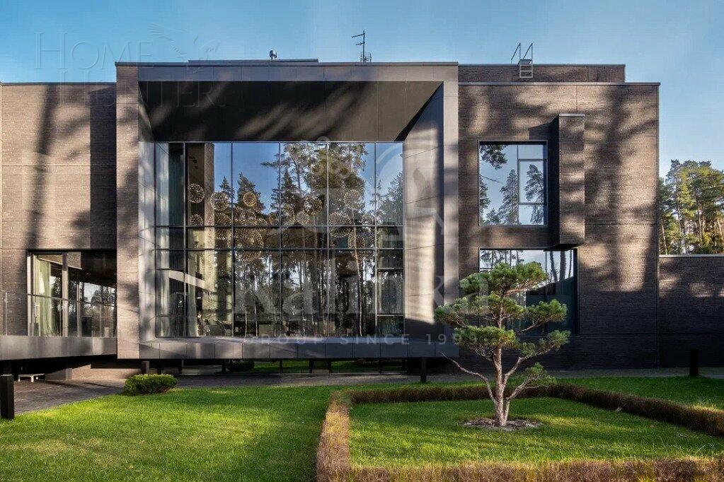 3-этажный коттедж 1 848 м² с отделкой