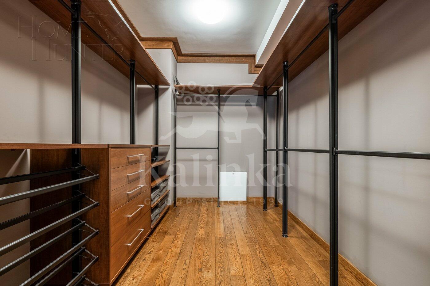 3-этажный коттедж 1 357.9 м² с отделкой