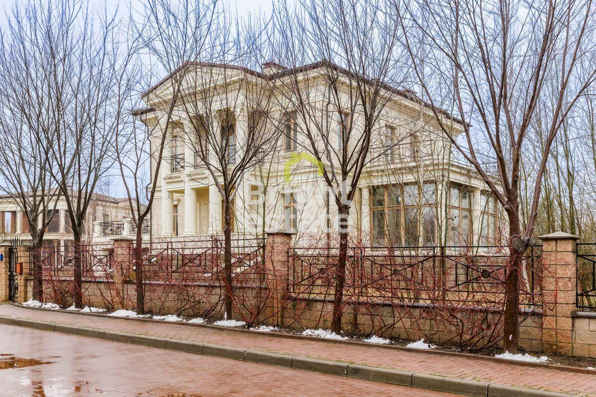 2-этажный коттедж 688 м² без отделки