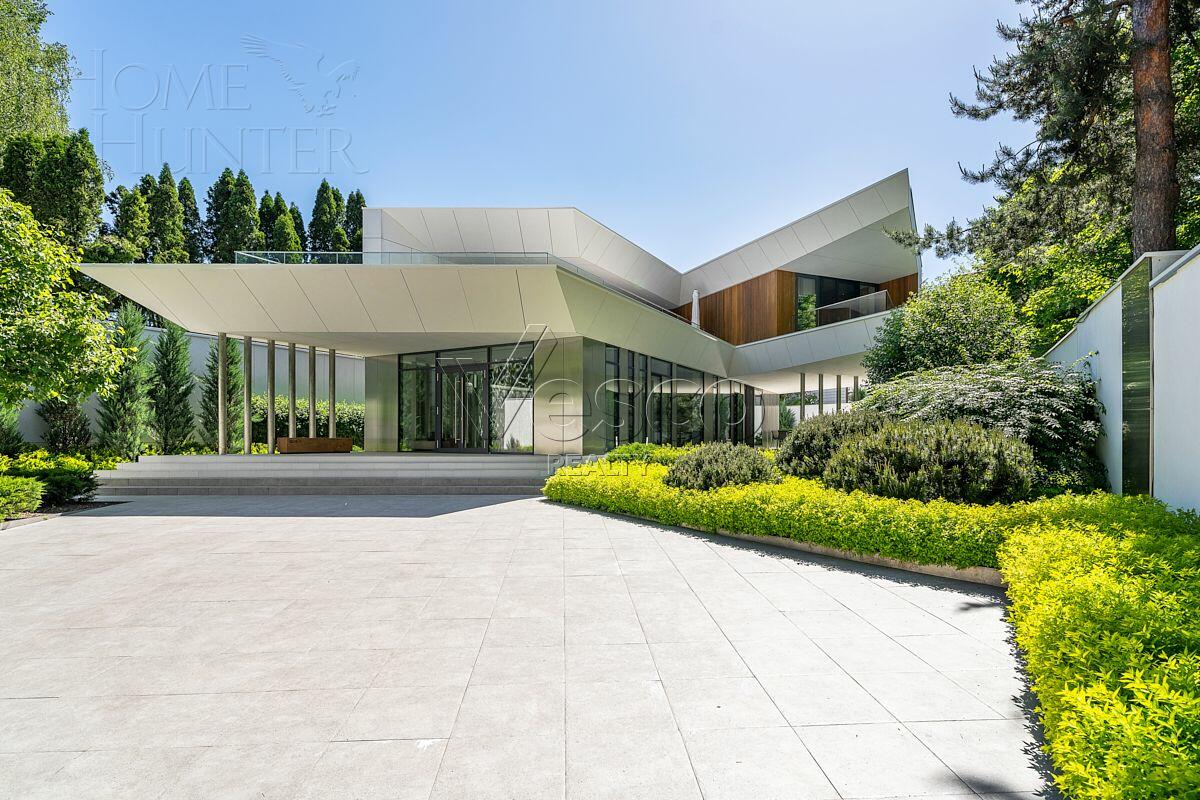 2-этажный коттедж 800 м² с отделкой