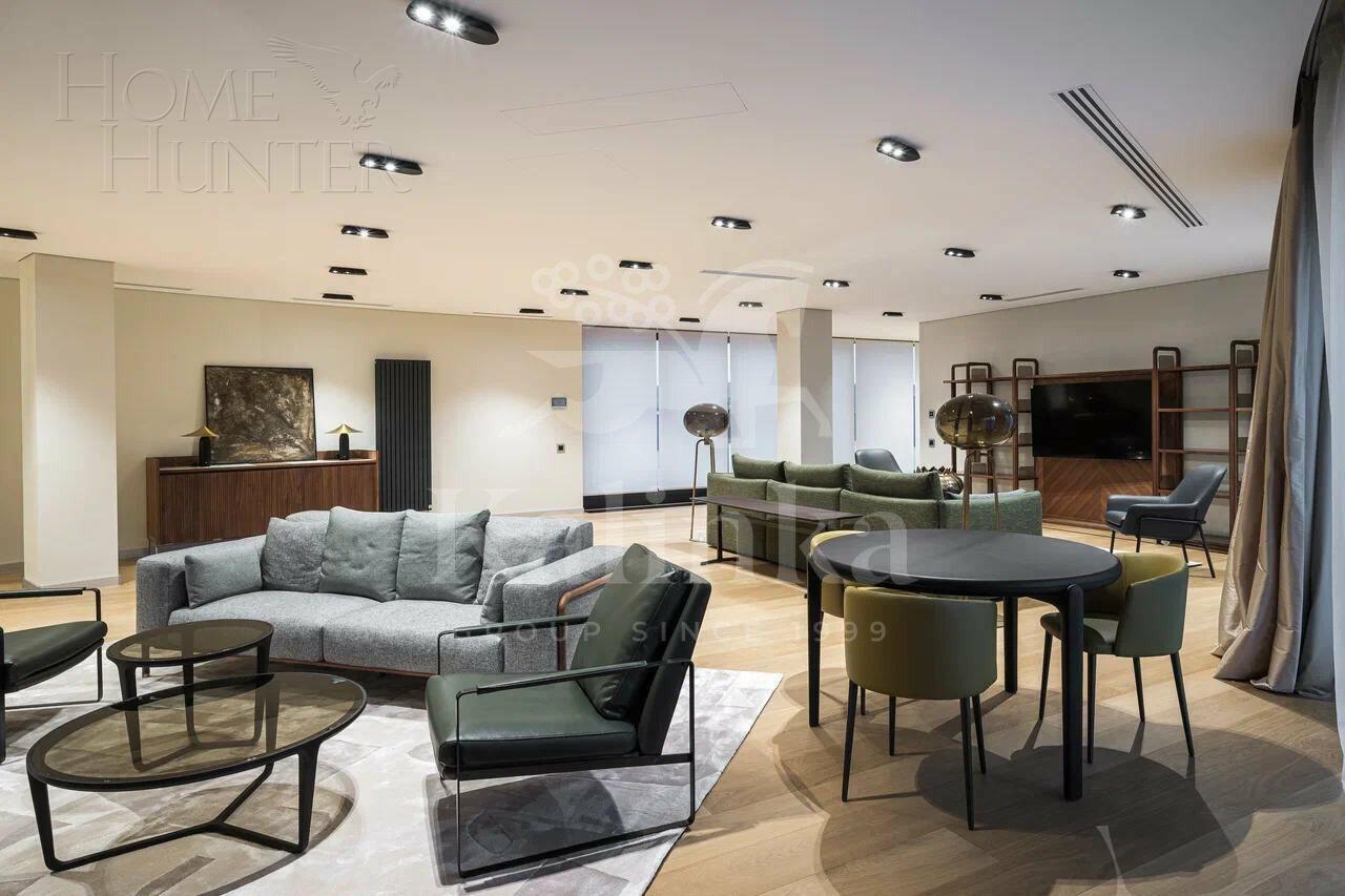 3-этажный коттедж 2 600 м² с отделкой