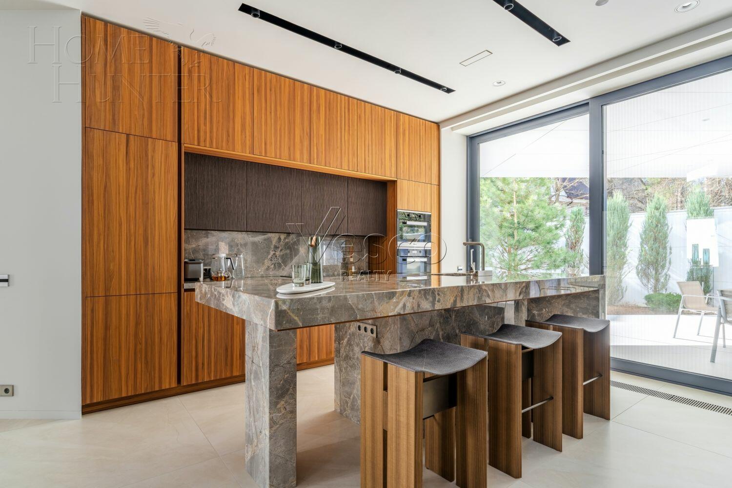 2-этажный коттедж 800 м² с отделкой