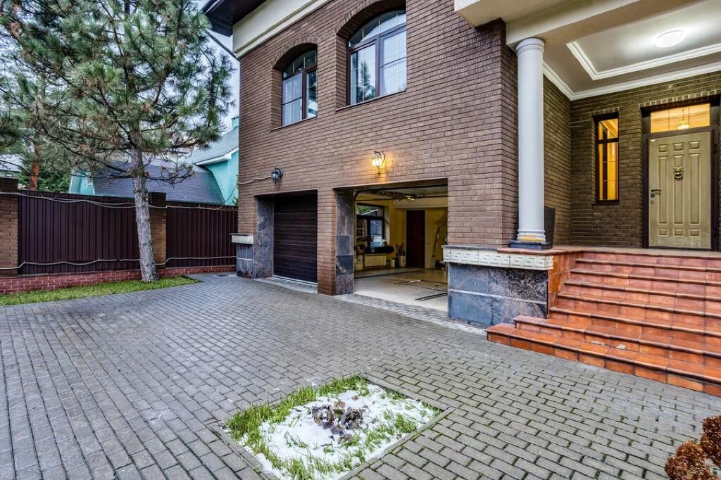 2-этажный коттедж 700 м² с отделкой