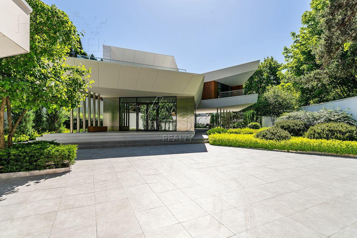 2-этажный коттедж 800 м² с отделкой