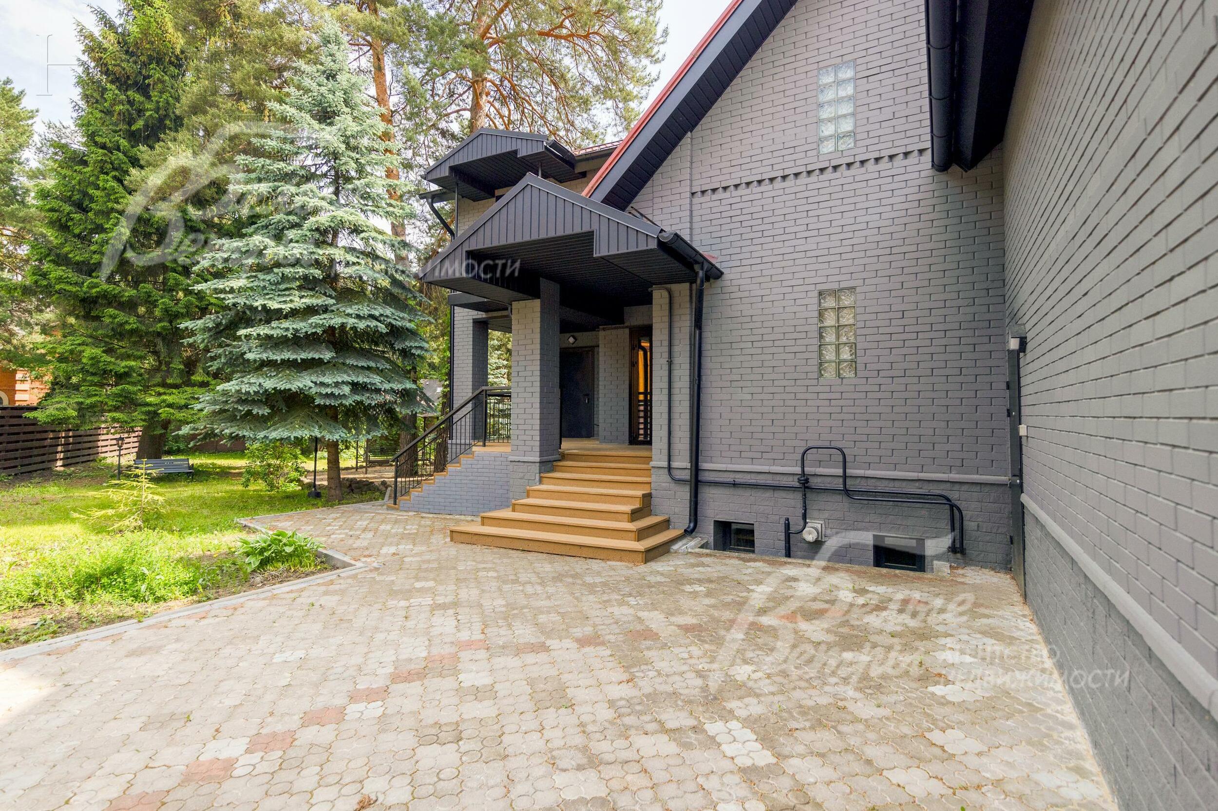 2-этажный коттедж 370 м² с отделкой