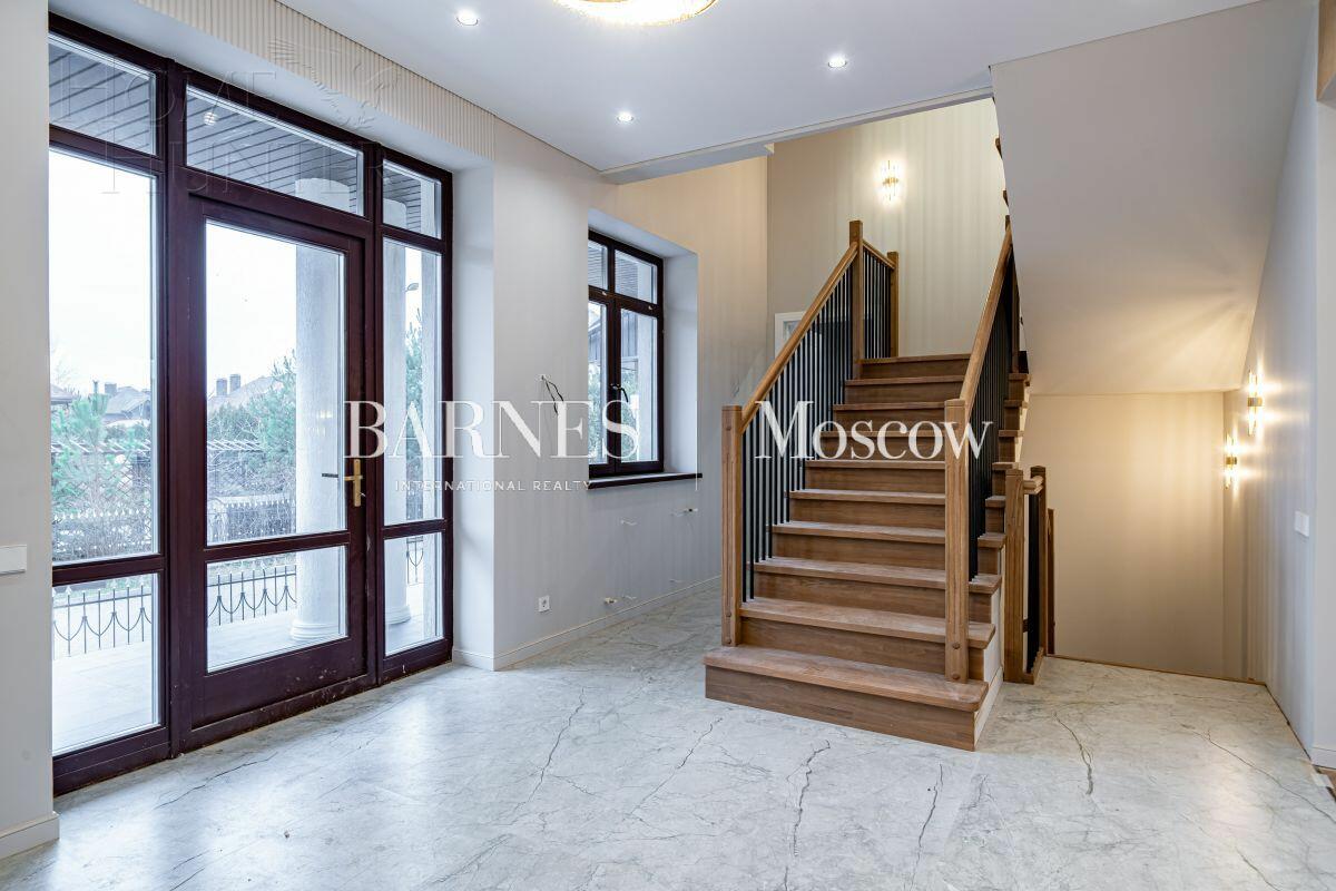 2-этажный коттедж 588 м² с отделкой