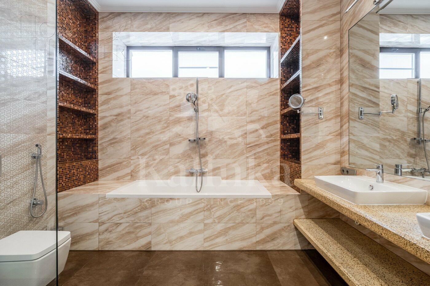 2-этажный таунхаус 220 м² с отделкой