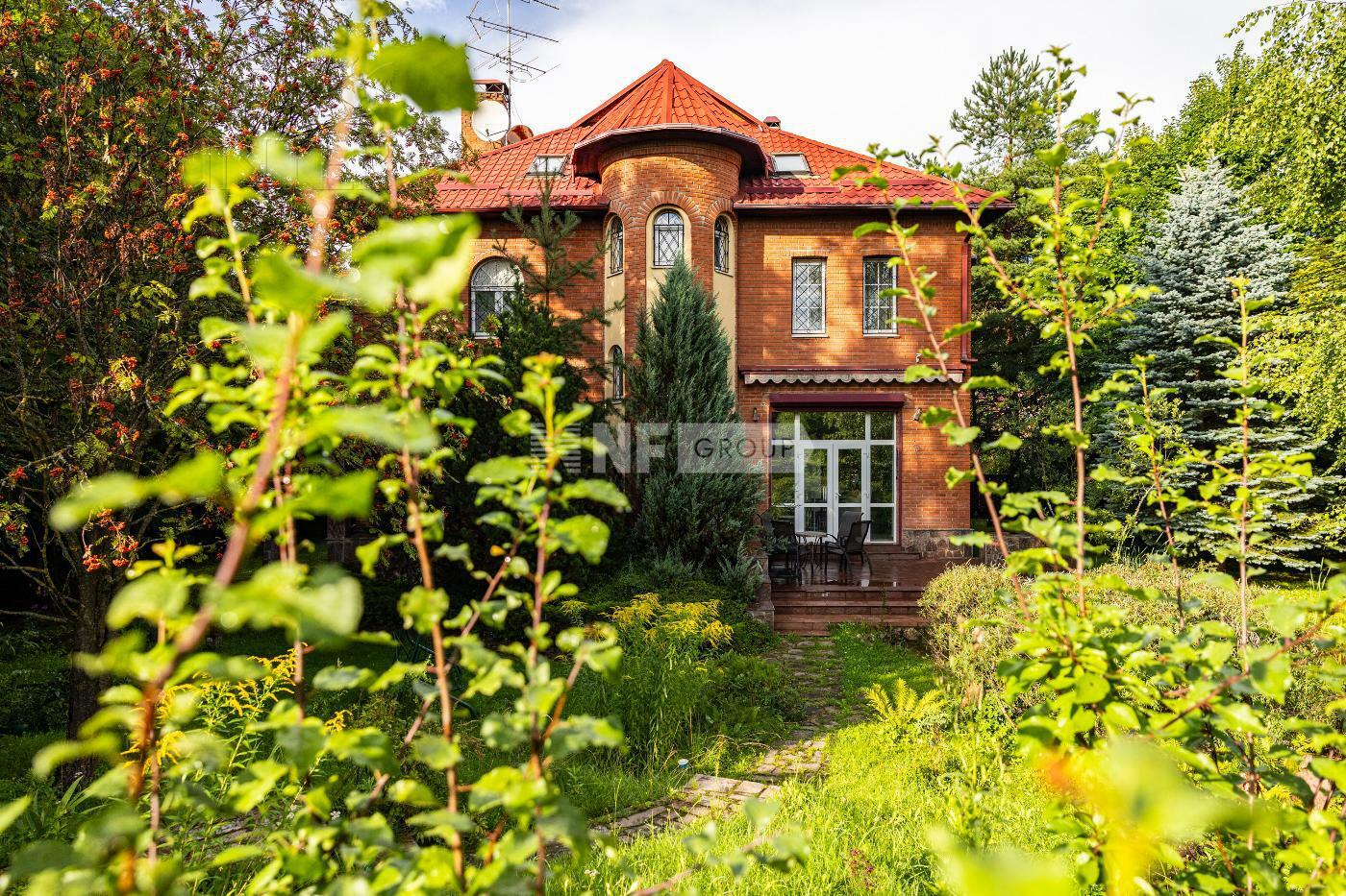 3-этажный коттедж 675 м² с отделкой