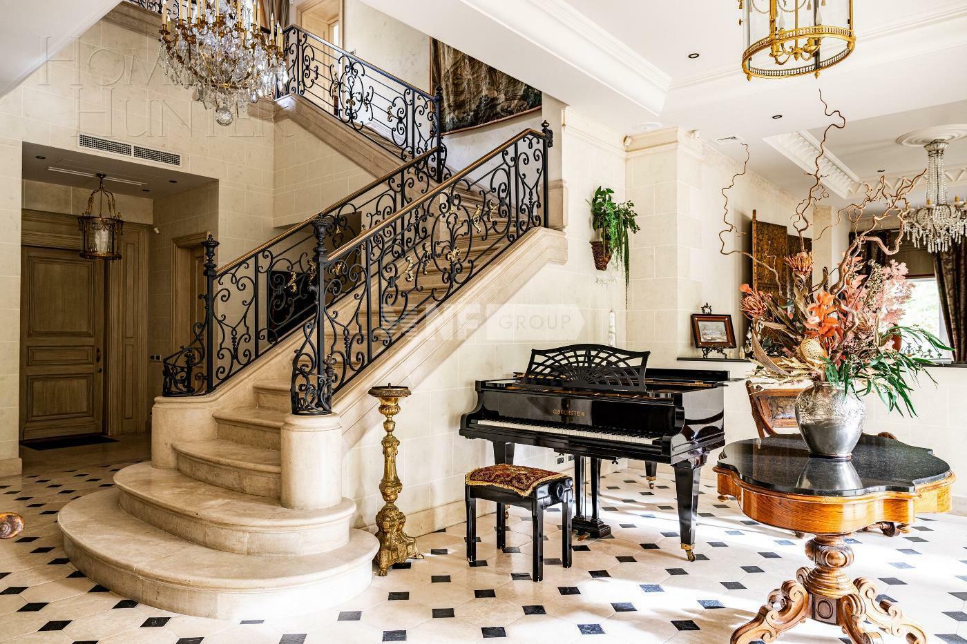 2-этажный коттедж 1 300 м² с отделкой