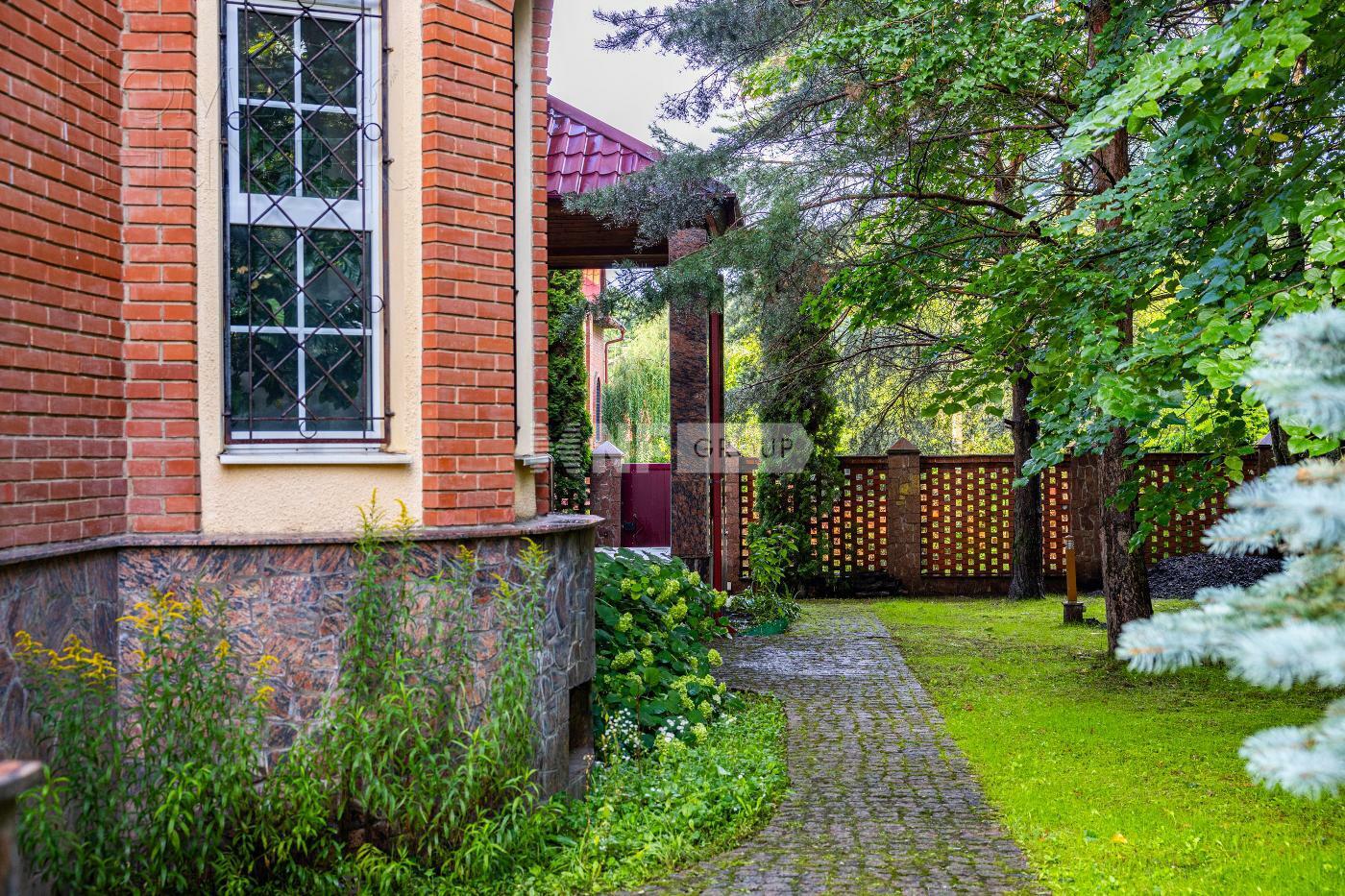 3-этажный коттедж 675 м² с отделкой