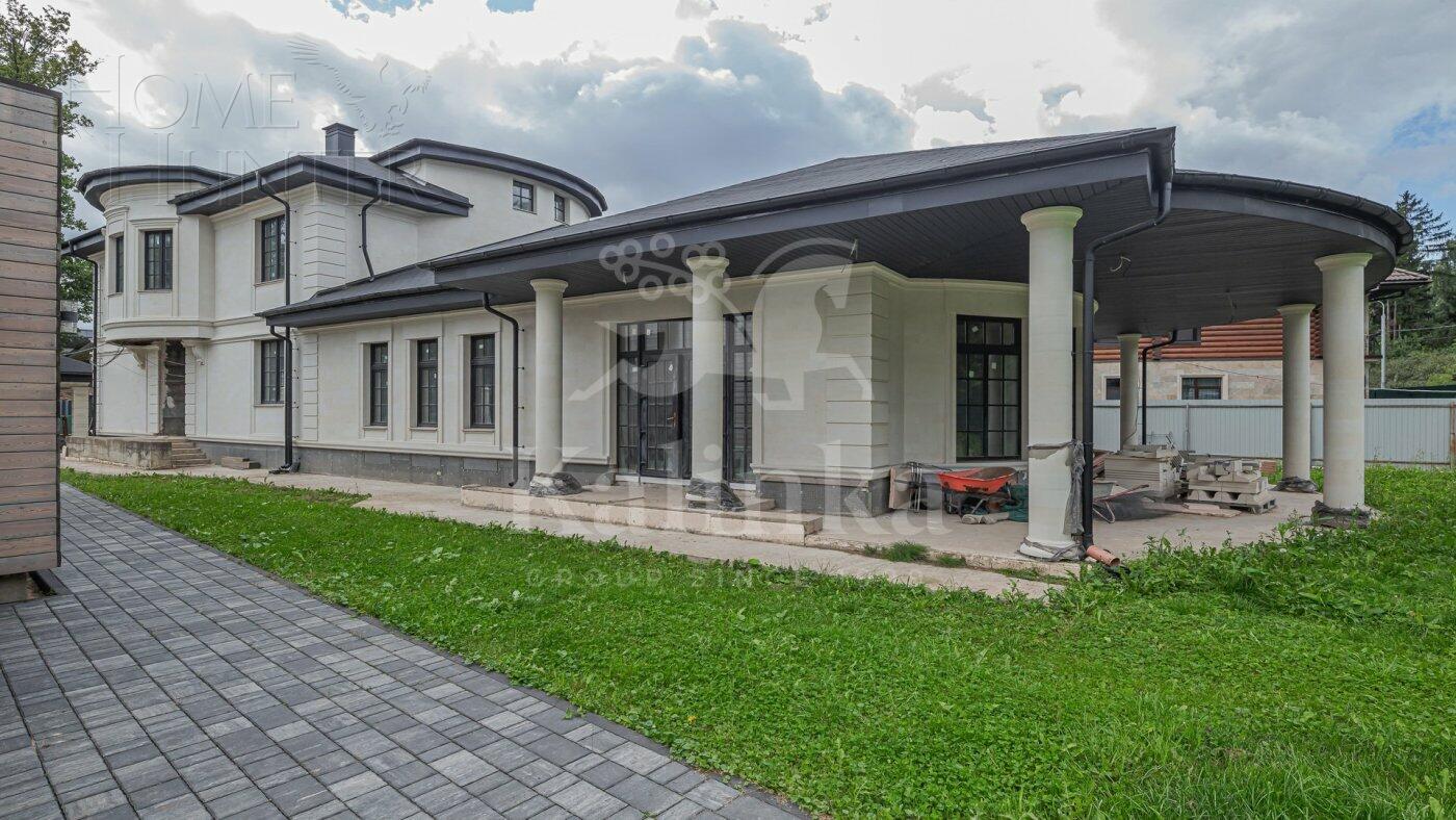 2-этажный коттедж 695.6 м² без отделки