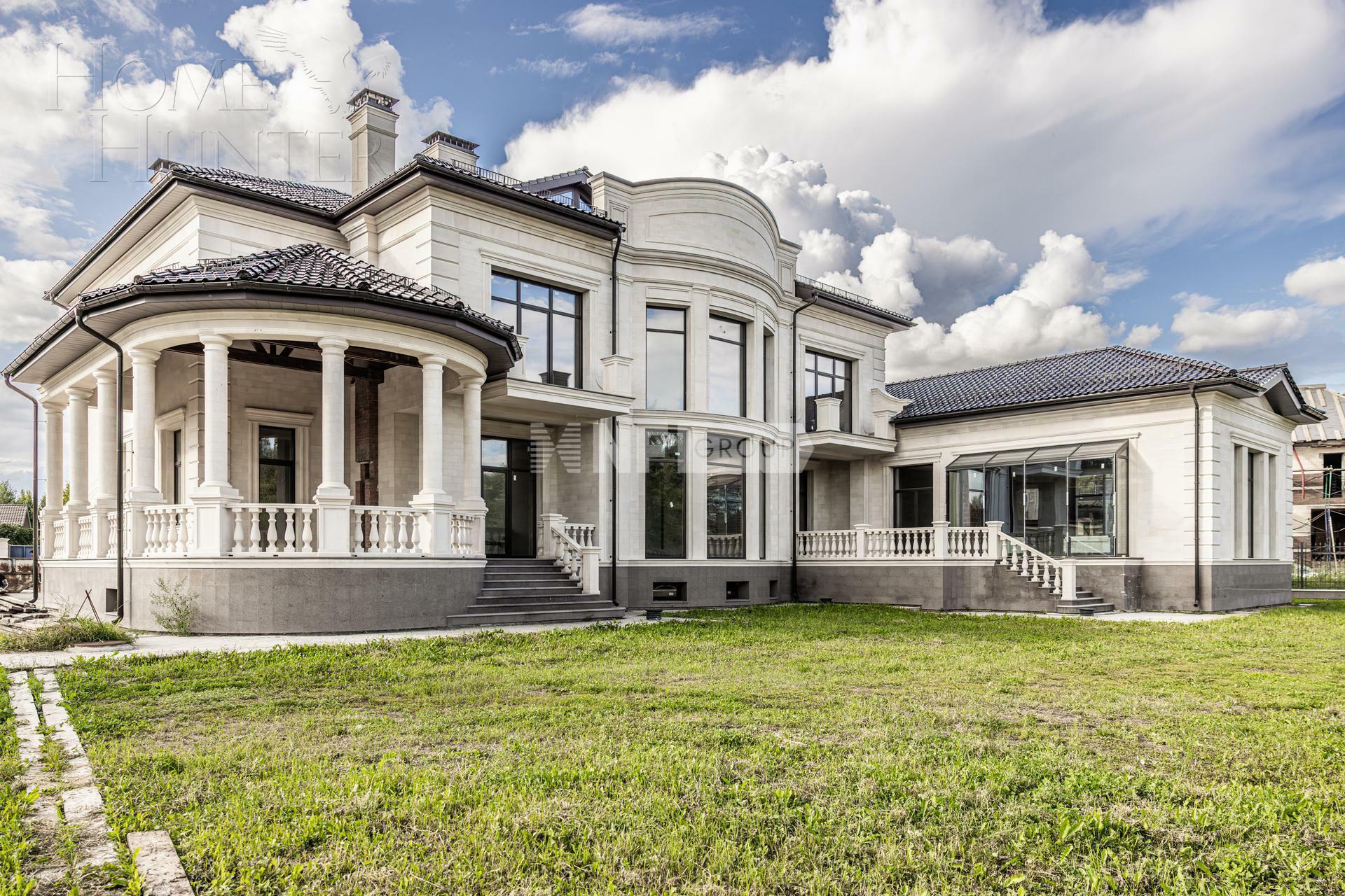 2-этажный коттедж 1 800 м² без отделки