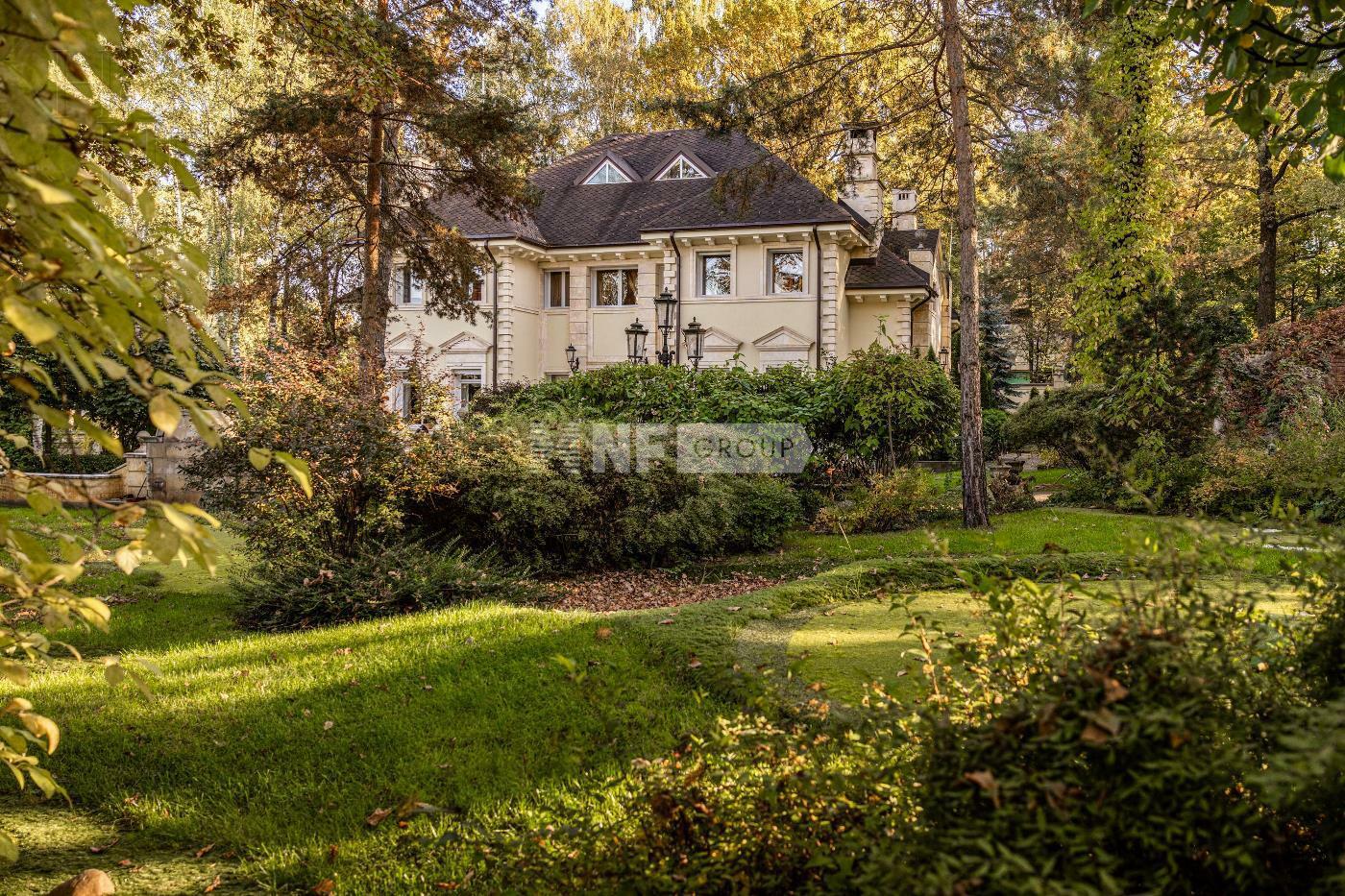 2-этажный коттедж 1 300 м² с отделкой