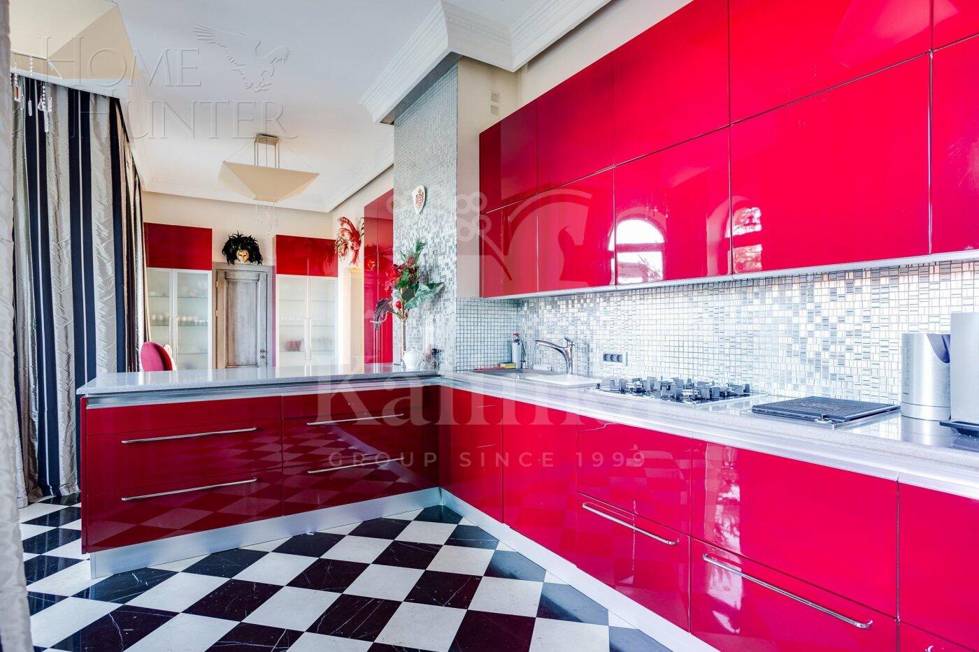 2-этажный коттедж 850 м² с отделкой