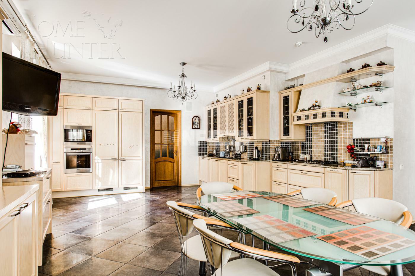 2-этажный коттедж 2 500 м² с отделкой