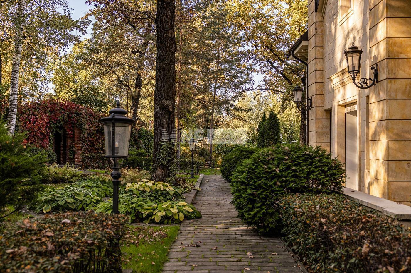 2-этажный коттедж 1 300 м² с отделкой