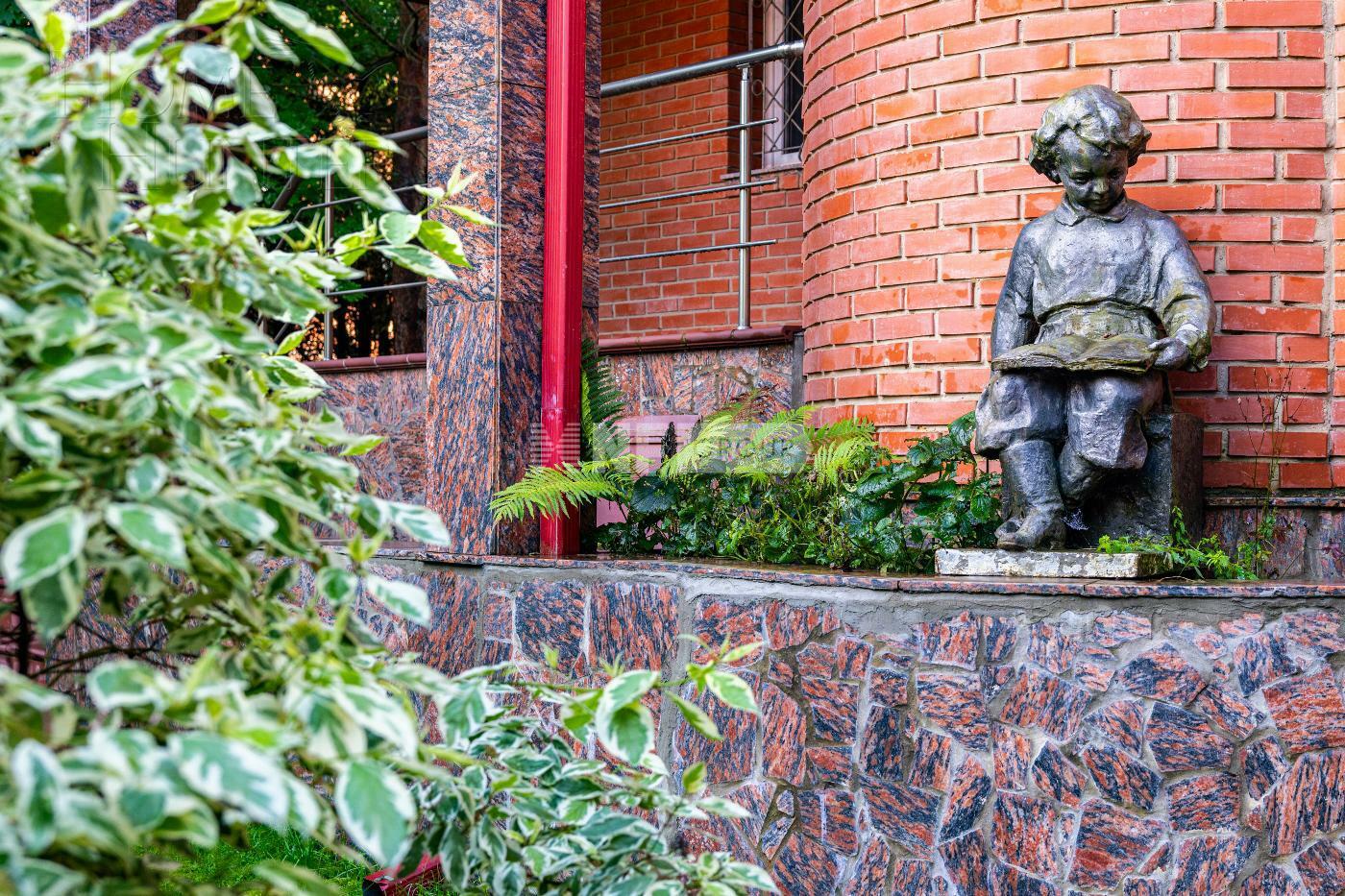 КОТТЕДЖ 675 м² с отделкой