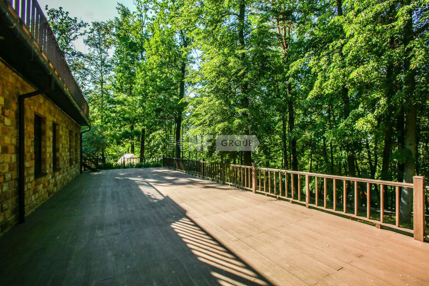 2-этажный коттедж 2 500 м² с отделкой