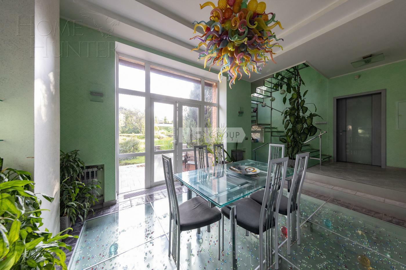 3-этажный коттедж 675 м² с отделкой