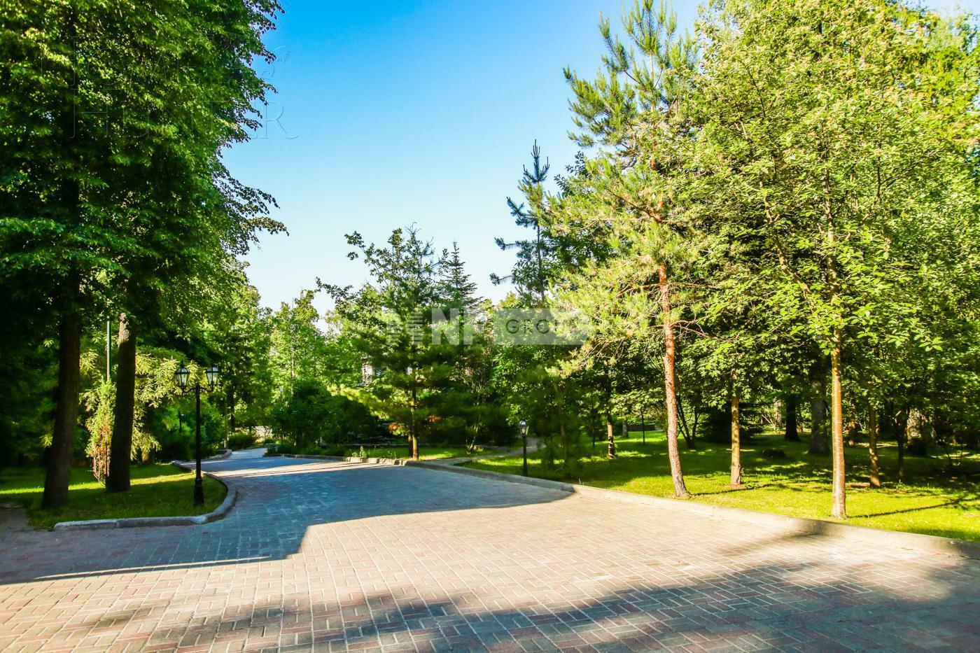 2-этажный коттедж 2 500 м² с отделкой