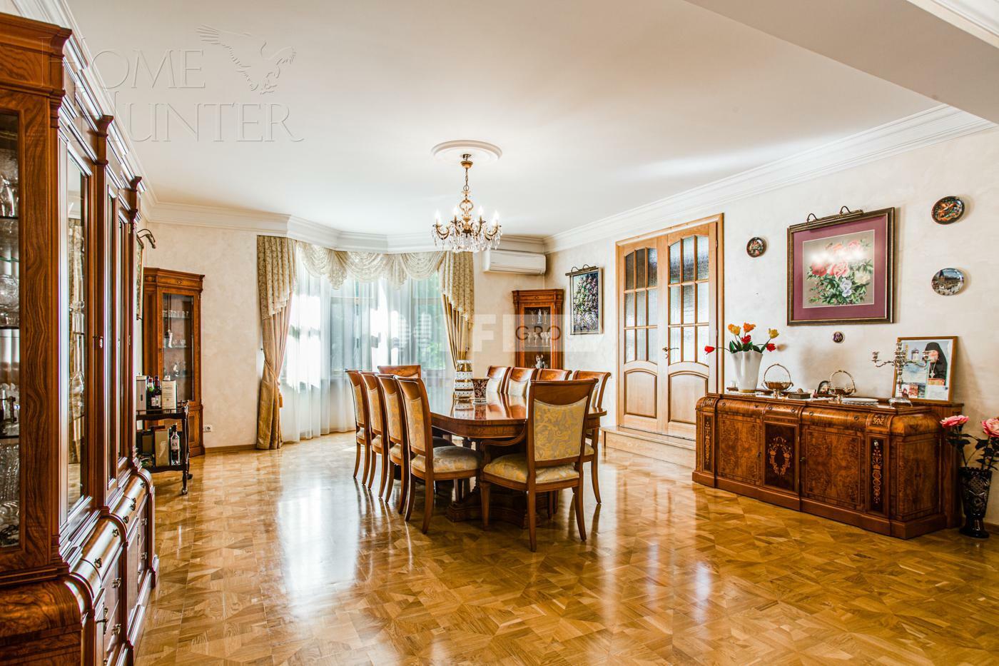 2-этажный коттедж 2 500 м² с отделкой