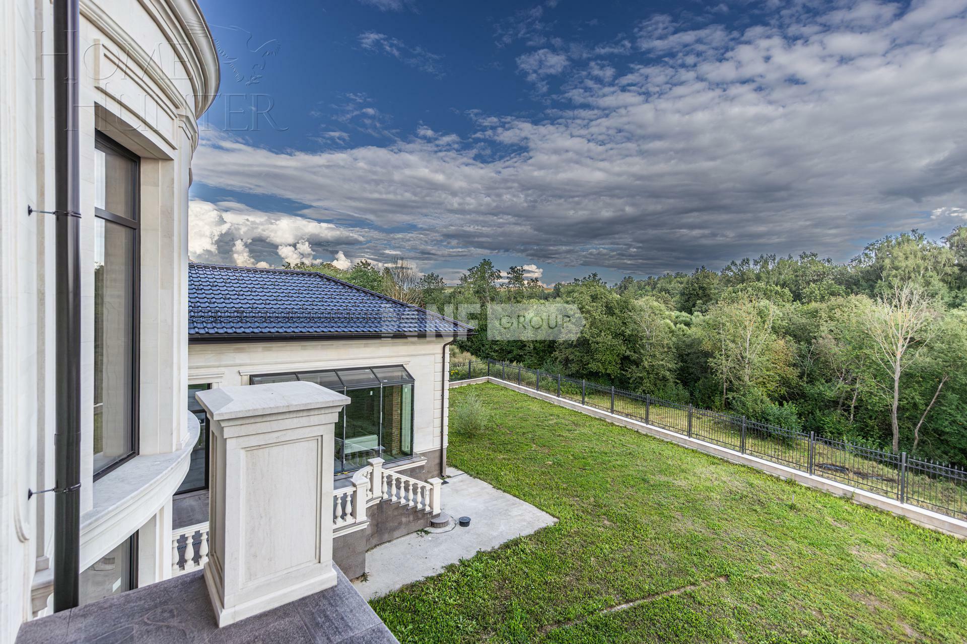 2-этажный коттедж 1 800 м² без отделки