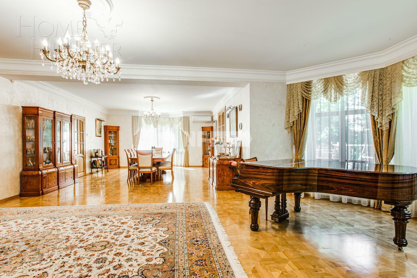 2-этажный коттедж 2 500 м² с отделкой