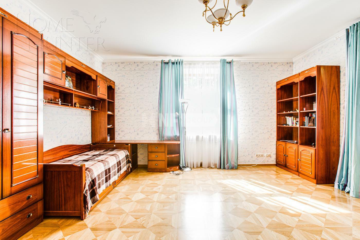 2-этажный коттедж 2 500 м² с отделкой