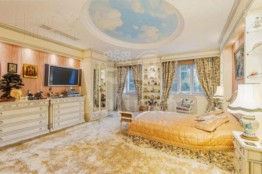 2-этажный коттедж 1 300 м² с отделкой