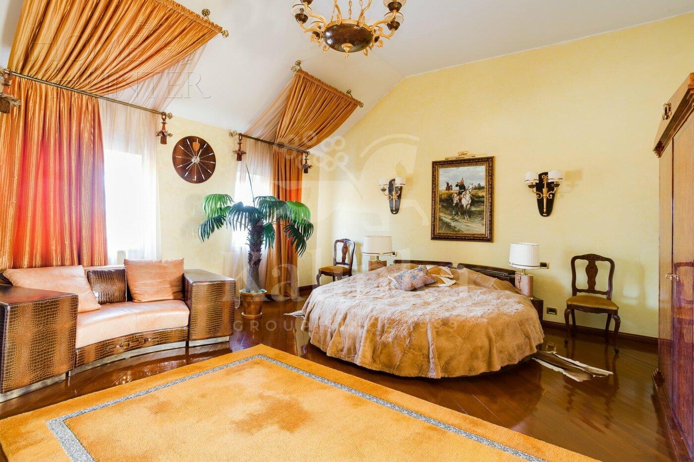 2-этажный коттедж 850 м² с отделкой