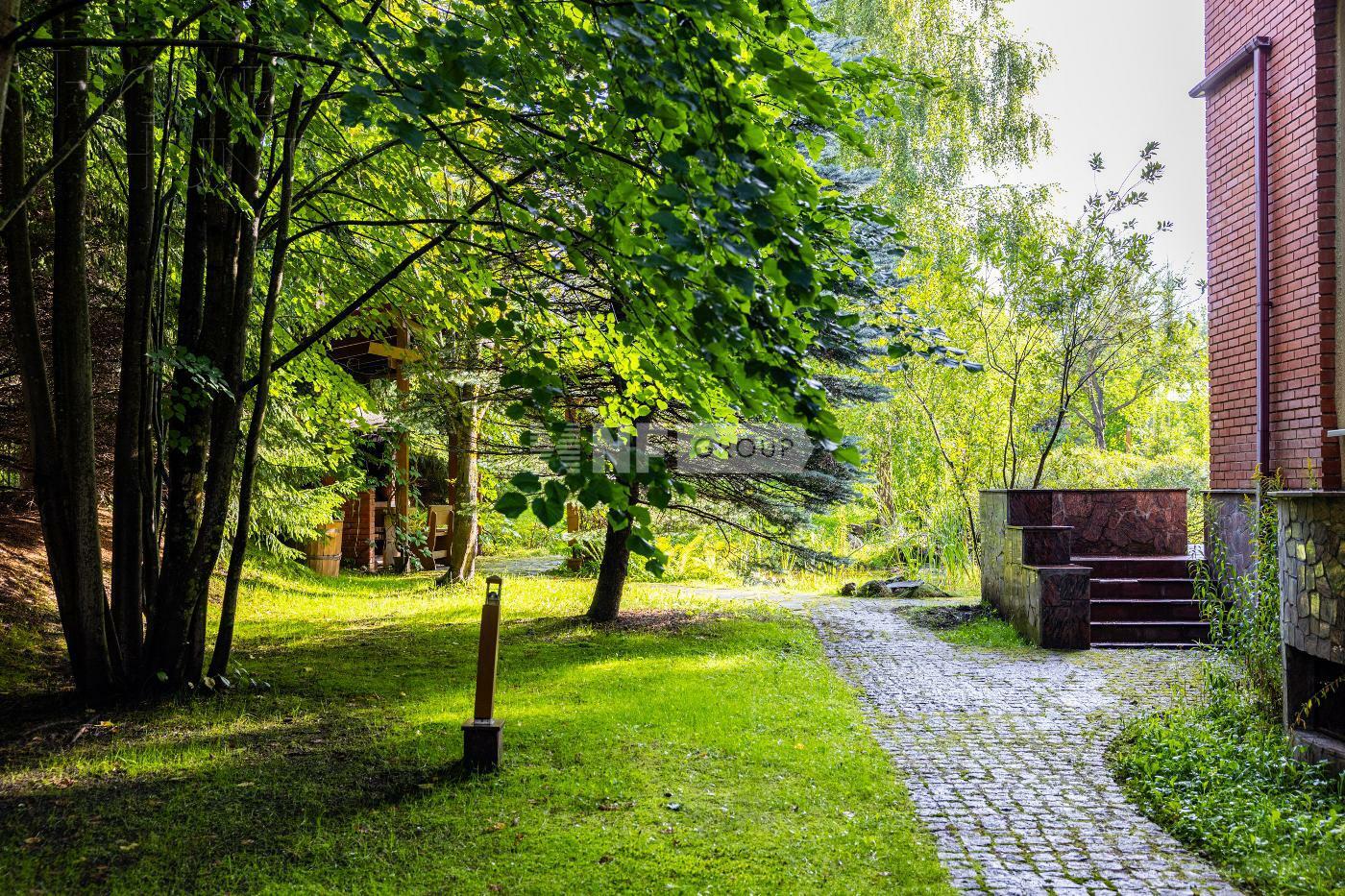 3-этажный коттедж 675 м² с отделкой