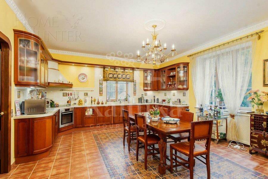 2-этажный коттедж 1 300 м² с отделкой
