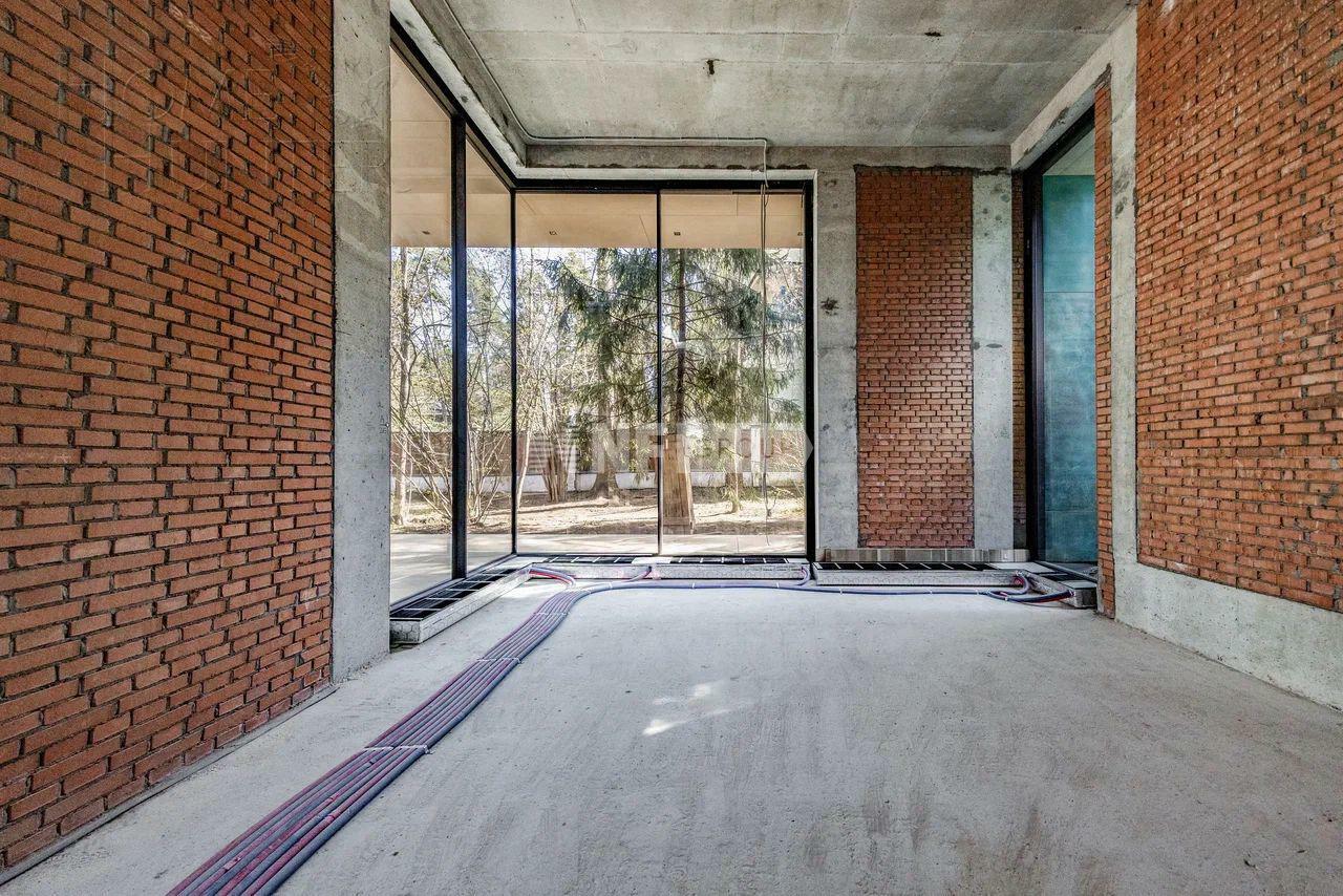 1-этажный коттедж 843 м² без отделки