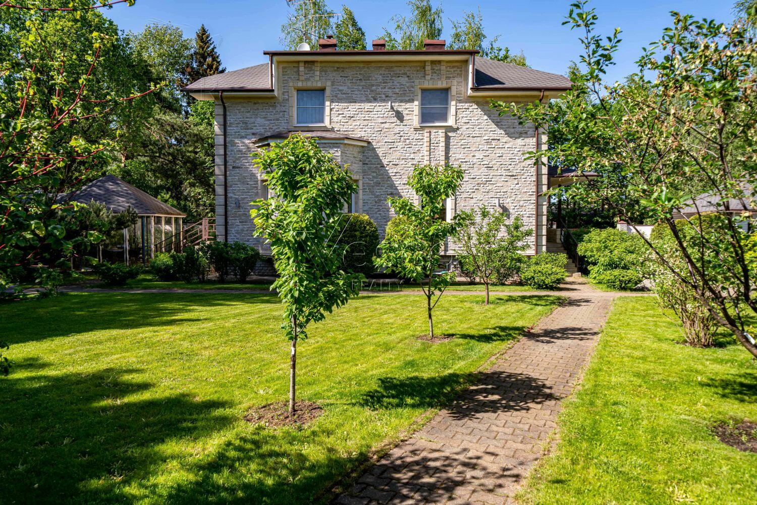 2-этажный коттедж 287 м² с отделкой