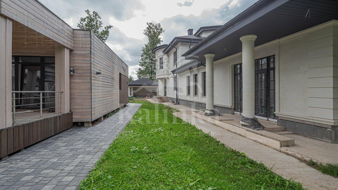 2-этажный коттедж 695.6 м² без отделки